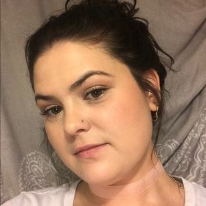 Meet your Posher, Demi